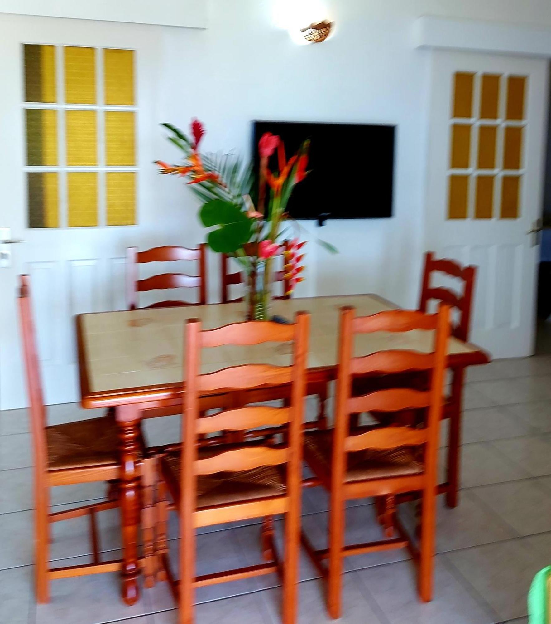 Les Petites Fleurs De Poirier Villa Bouillante Szoba fotó
