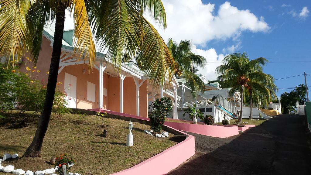 Les Petites Fleurs De Poirier Villa Bouillante Kültér fotó