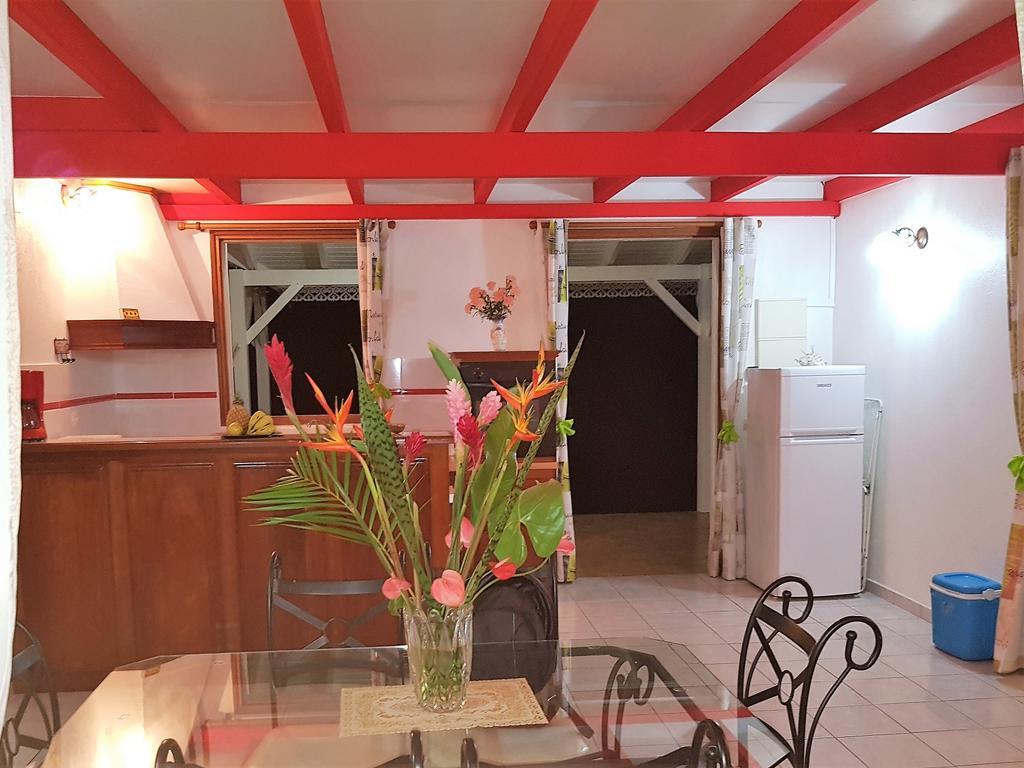 Les Petites Fleurs De Poirier Villa Bouillante Kültér fotó