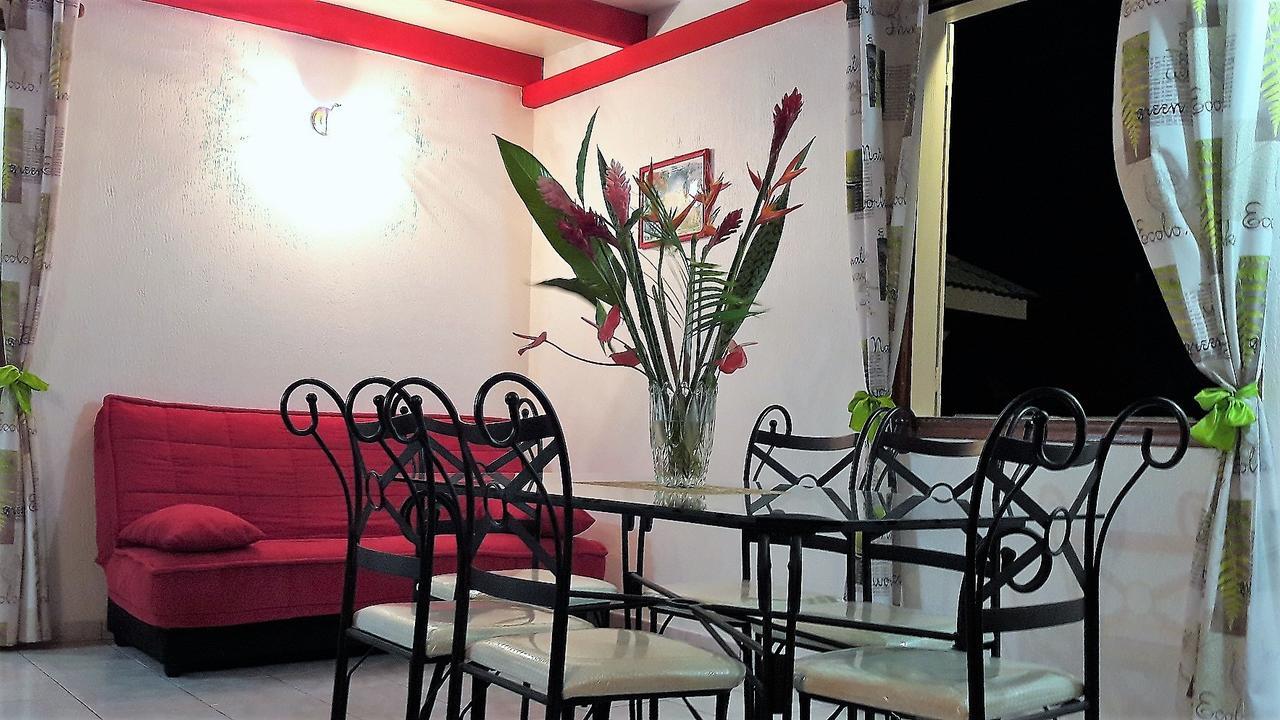Les Petites Fleurs De Poirier Villa Bouillante Kültér fotó