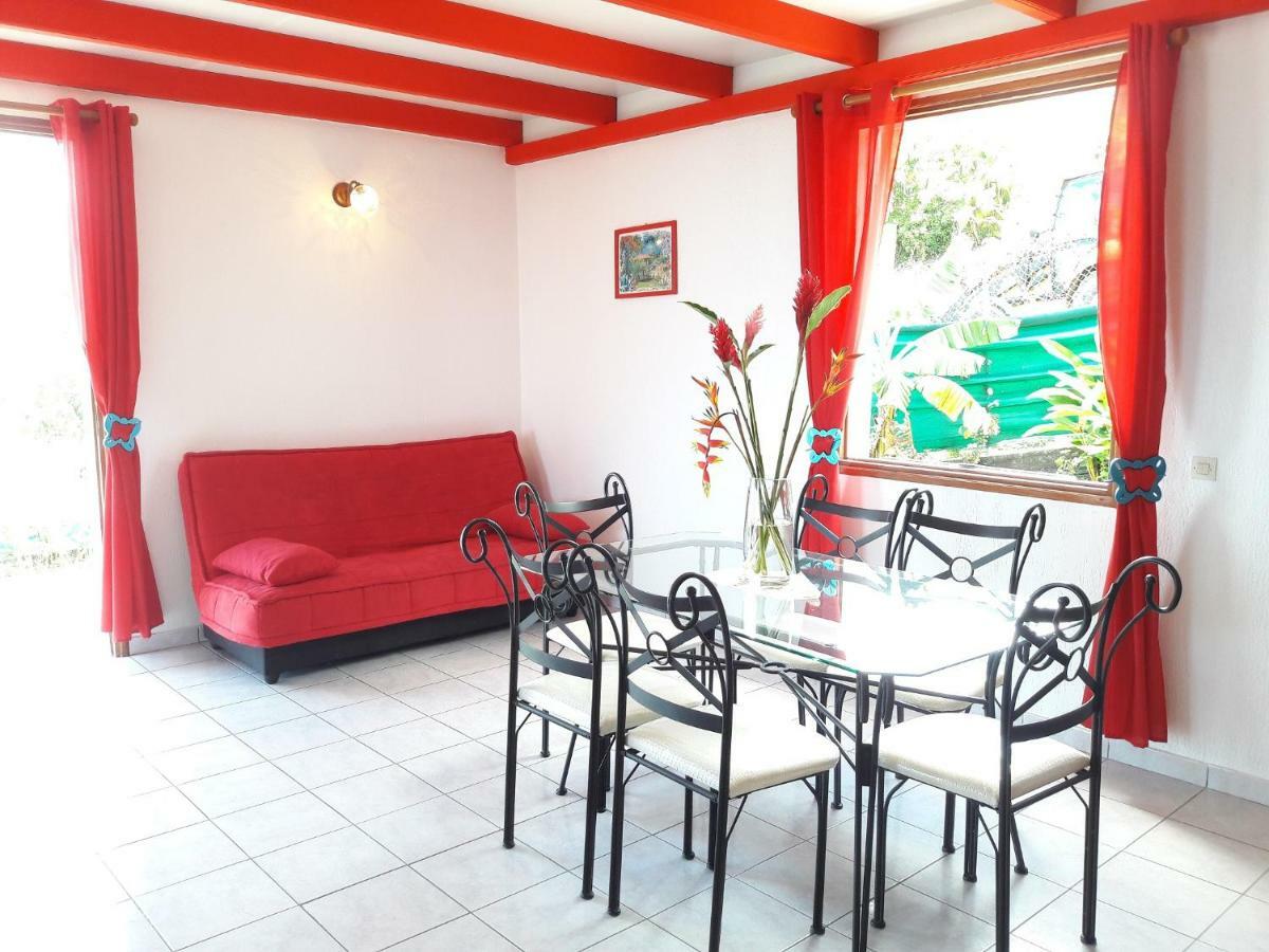 Les Petites Fleurs De Poirier Villa Bouillante Kültér fotó